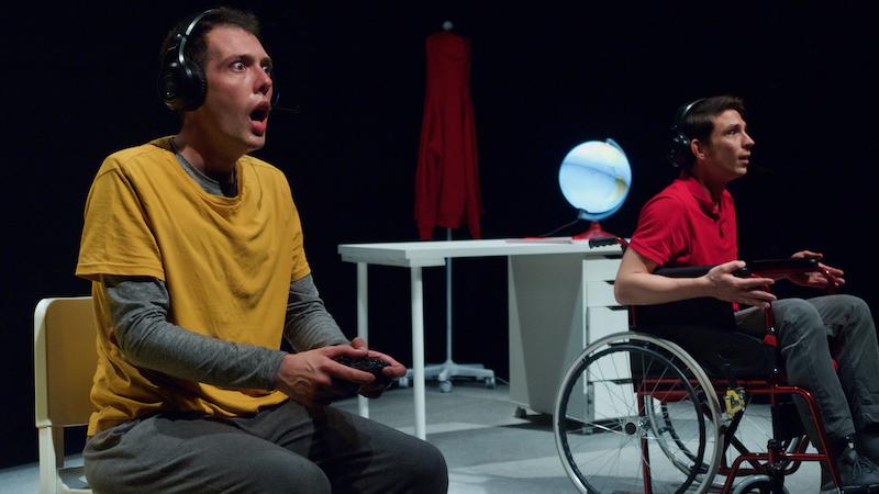 Sono solo nella stanza accanto