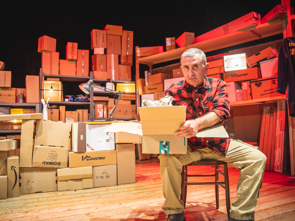 La felicità è un pacco – Vita spericolata di un negoziante ai tempi di Amazon