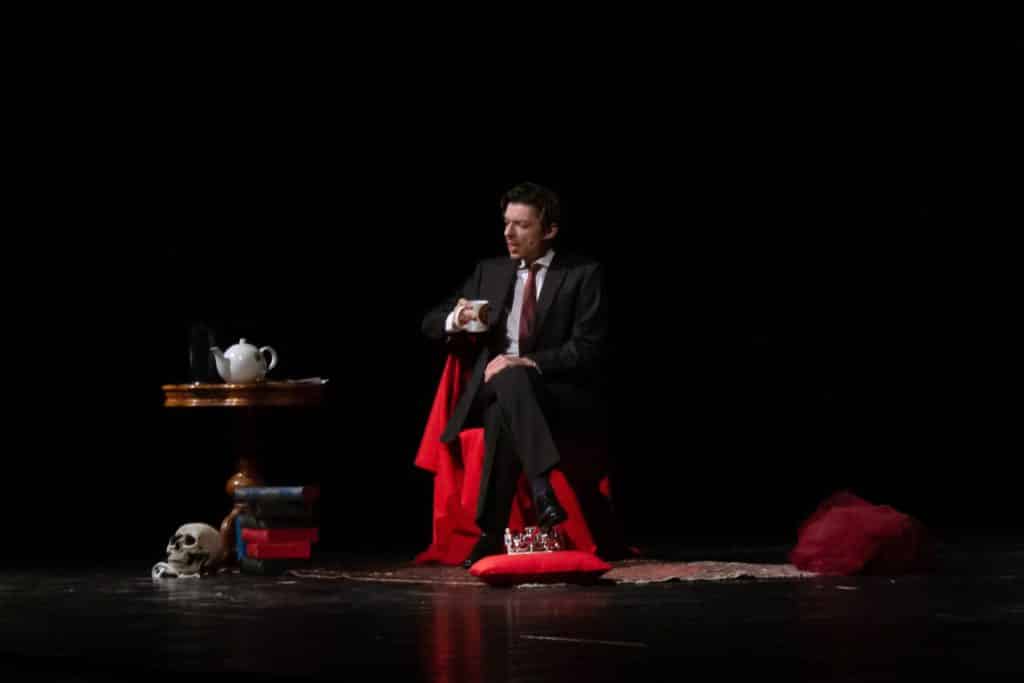 A cup of tea with Shakespeare