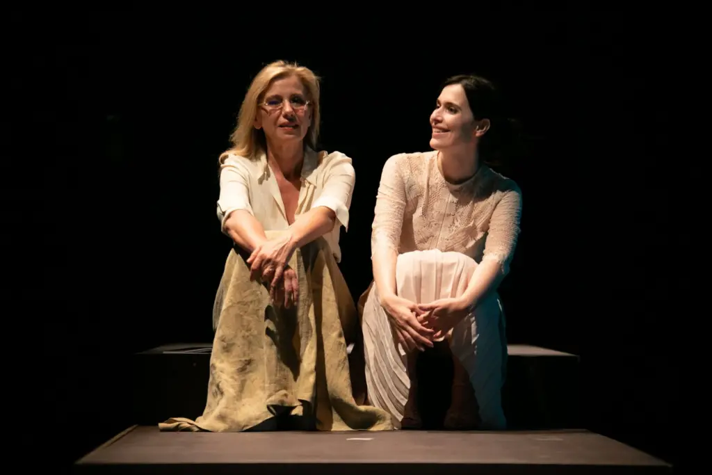 Un’ultima cosa. Cinque invettive, sette donne e un funerale